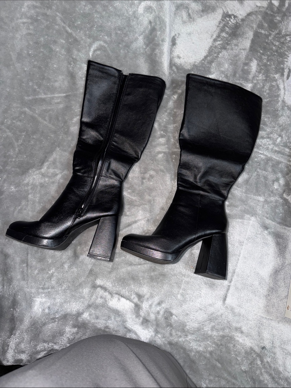 Rouge! Black Tall Block-Heel Knee Boots